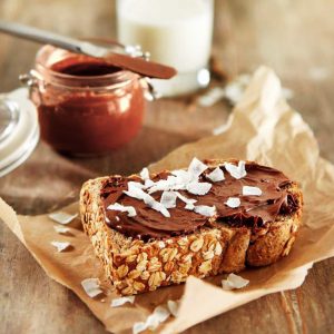 Teffbrood met zelfgemaakte nutella en kokos