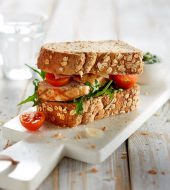 Gegrilde kip sandwich met Teffslankmik