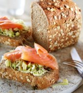 Teffbrood sandwich met zalm